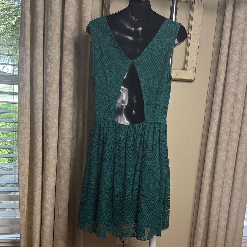 Forever 21 Exclusive Elegant Green Lace Dress with peep hole back